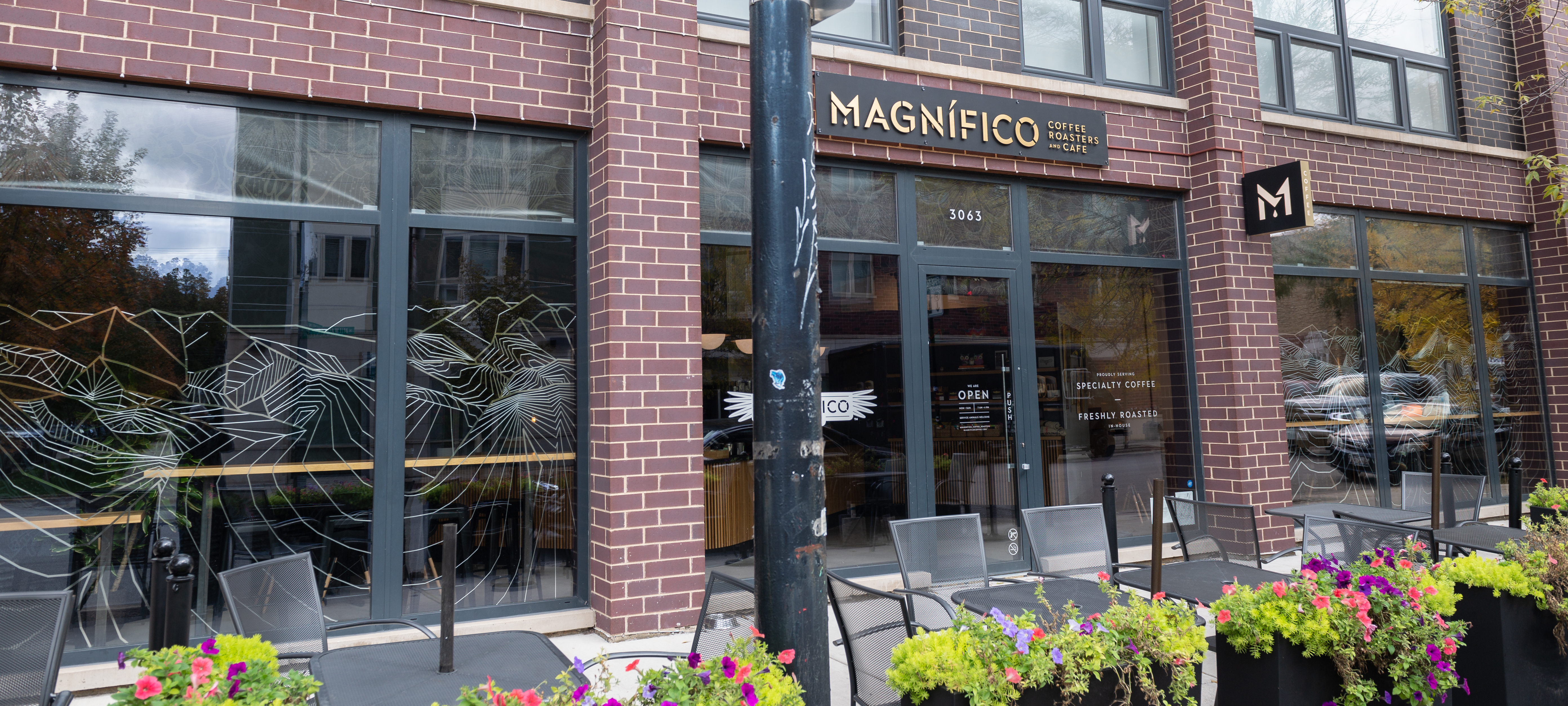 Front entrance to Magnifico Coffee